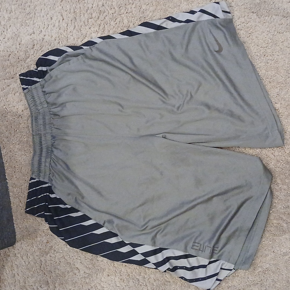Mens Nike basketball shorts Grey and black  size XL